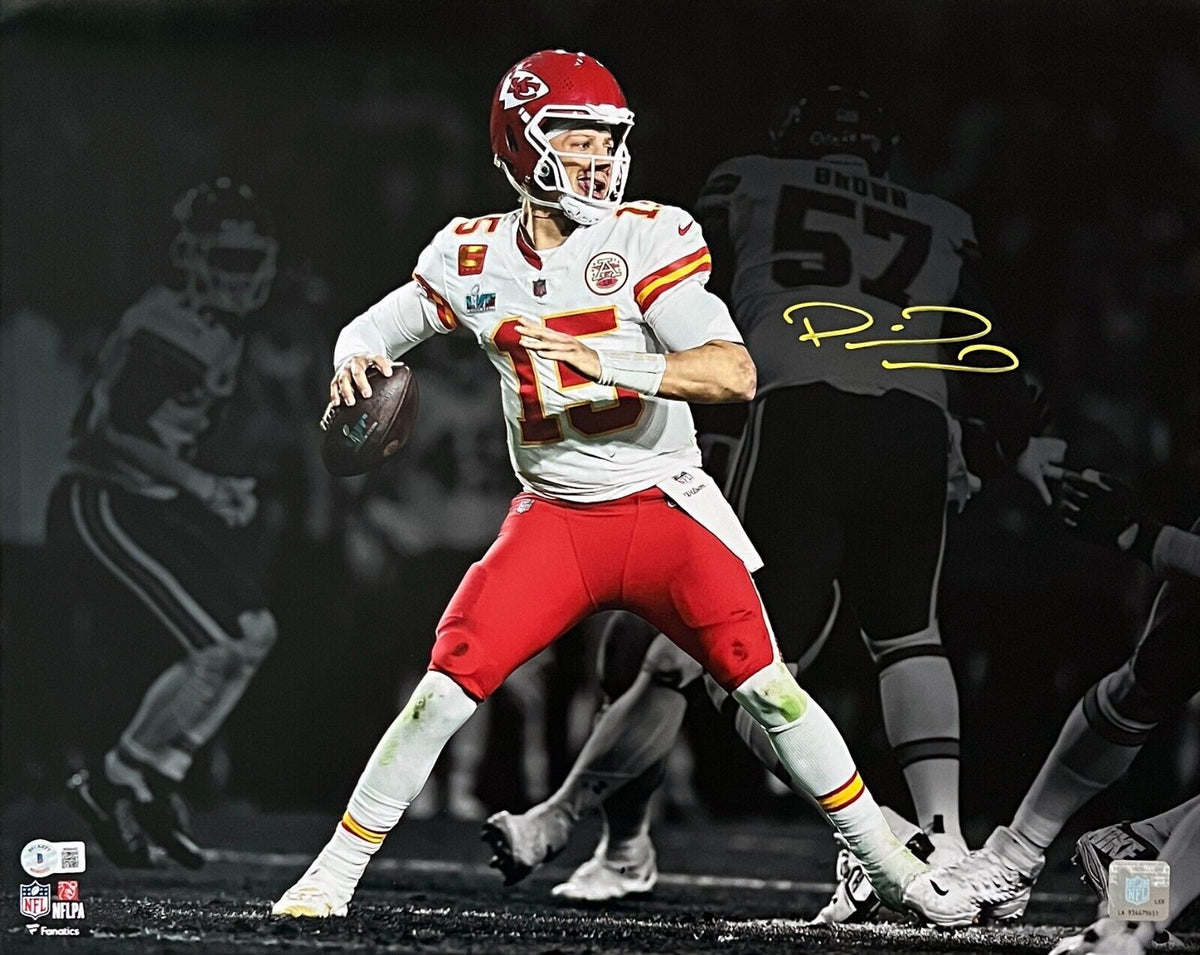 Patrick Mahomes Kansas City Chiefs Autographed Fanatics Authentic 16 x 20  Super Bowl LVII Champions Action Photograph