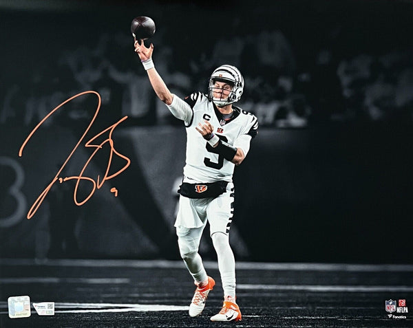 Joe Burrow Cincinnati Bengals Signed Authentic Spotlight 16x20 Photo F –  Diamond Legends Online