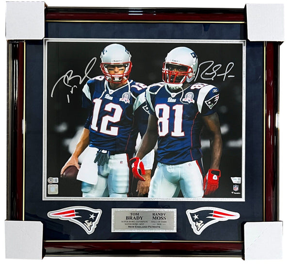 Randy Moss New England Patriots Signed Spotlight 16x20 Matted & Framed  Photo BAS