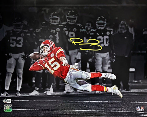 Patrick Mahomes Kansas City Chiefs Signed Super Bowl Spotlight 16x20 Photo BAS