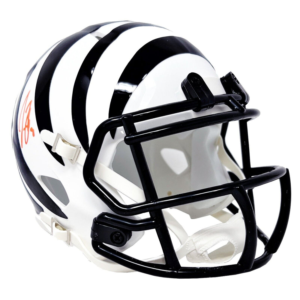 Joe Burrow Cincinnati Bengals Signed Riddell Alternate Mini Helmet Fan –  Diamond Legends Online